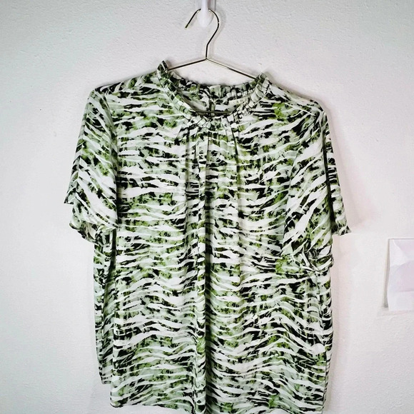 Cooper & Ella Zebra Sage Short Sleeve Blouse Plus Size 1X Ruffle Neckline - Picture 2 of 6